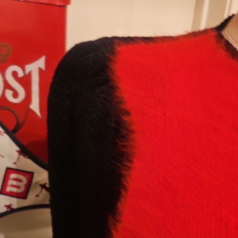 Black & Red Floral Appliqué Women's Sweater - Picture 5 of 10
